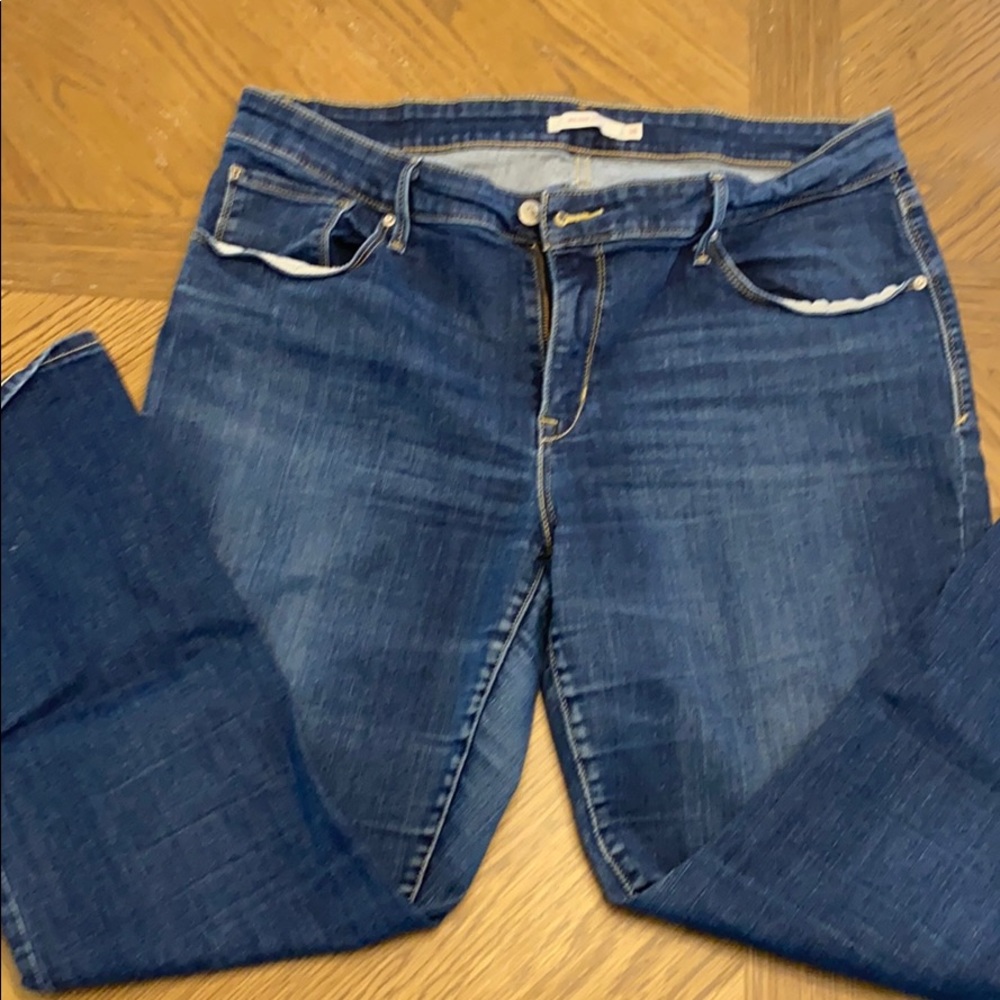 Woman’s Levi’s skinny jeans